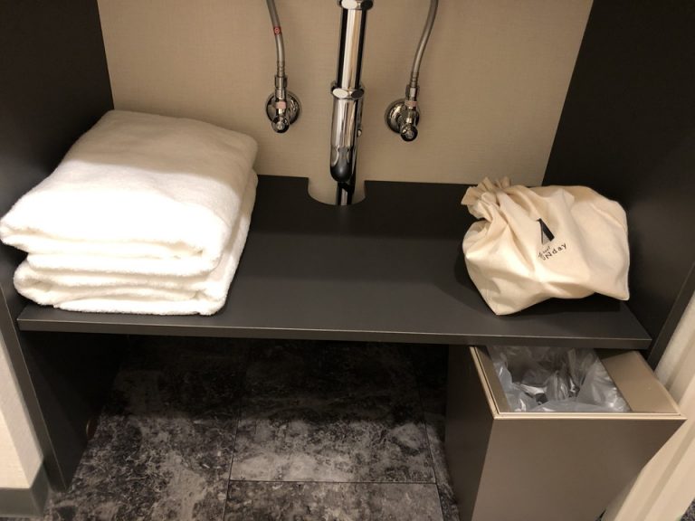洗面台下