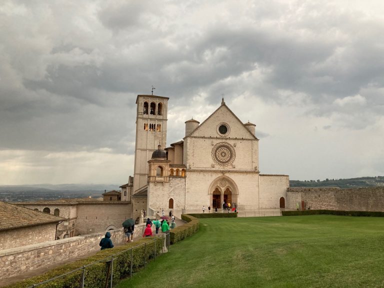 観光スポット(聖フランチェスコ教会)