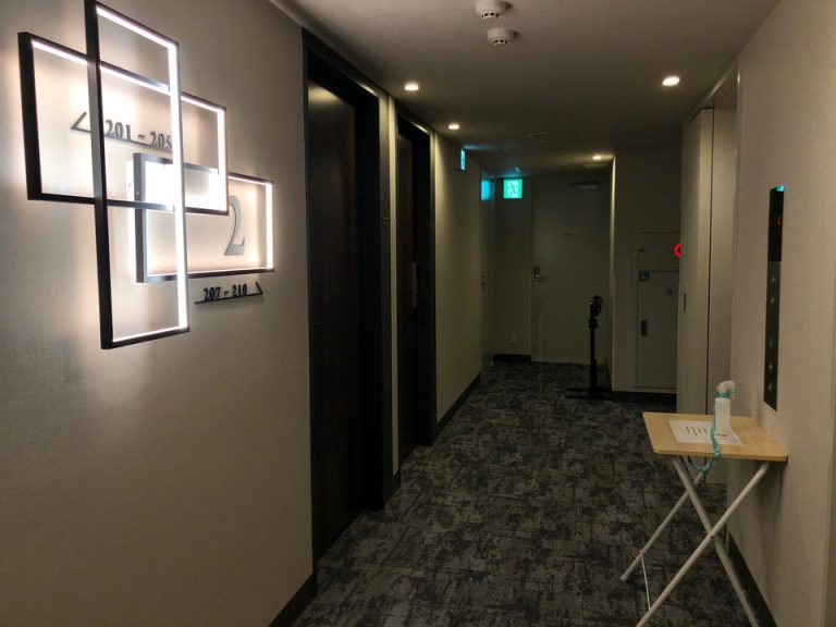 客室階エレベーターホール1