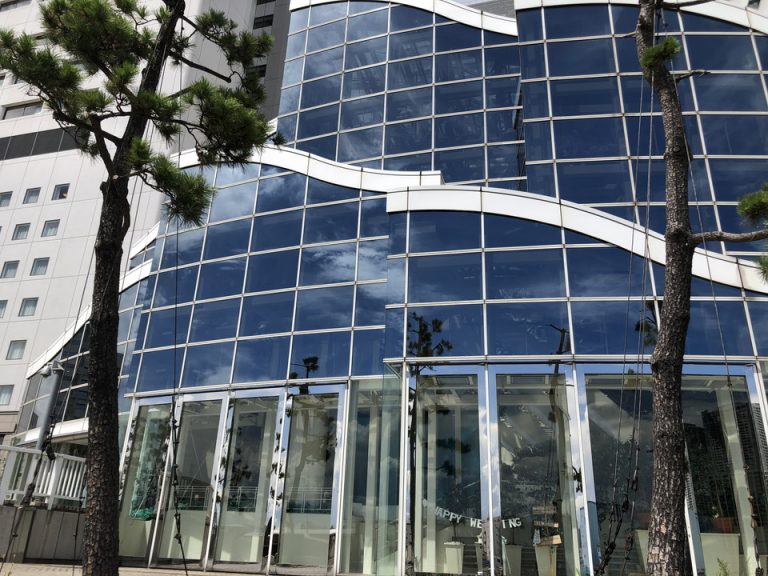 ホテル横結婚式場