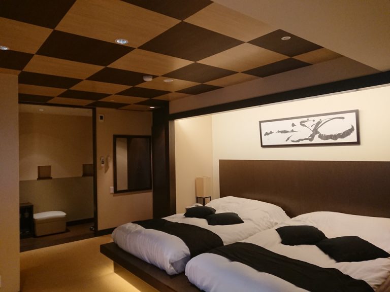 客室全体(窓際方向から)