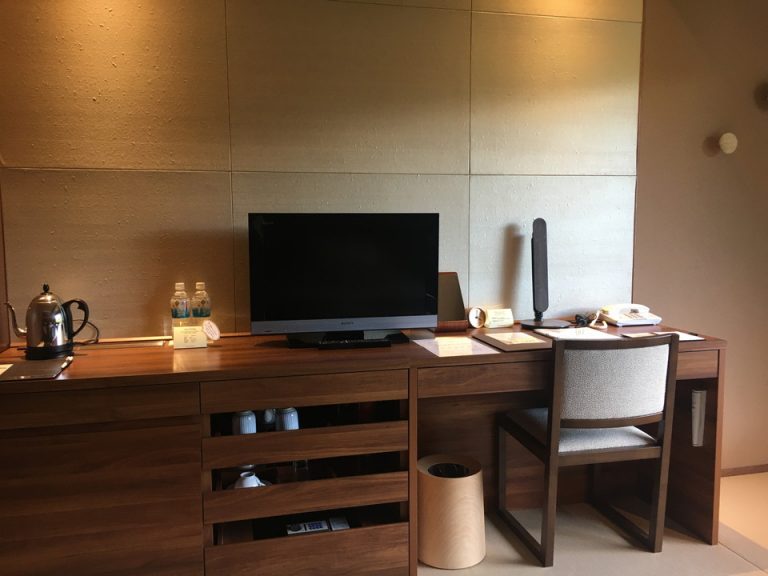 ベッド方向からtv