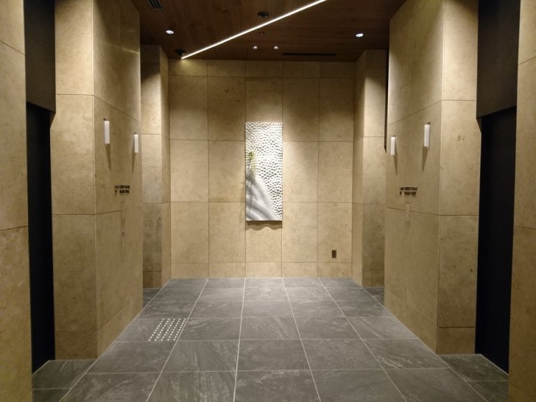 1階エントランスエレベーターホール