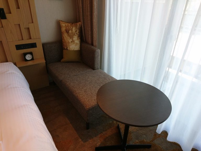 ソファーとデスク