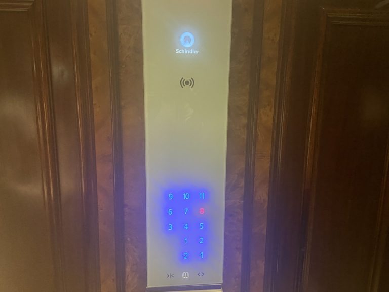 エレベーター階数ボタン