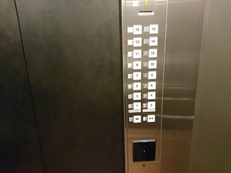 エレベーター階数ボタン