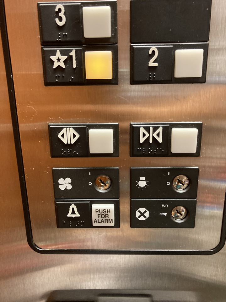 エレベーター階数ボタン