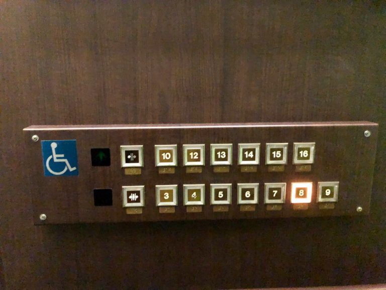 エレベーター階数ボタン