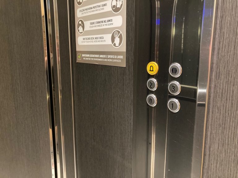 エレベーター階数ボタン