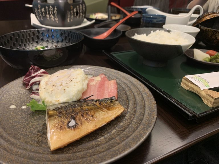 朝食