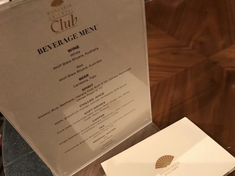 コロナ対策でクラブラウンジが閉鎖だったため、Gフロアにあるレストラン、Lounge in the park にてイブニングカクテルを頂きました。ドリンクは、ワイン、ビール他、ソフトドリンクなど、好きなだけ頂くことができました。