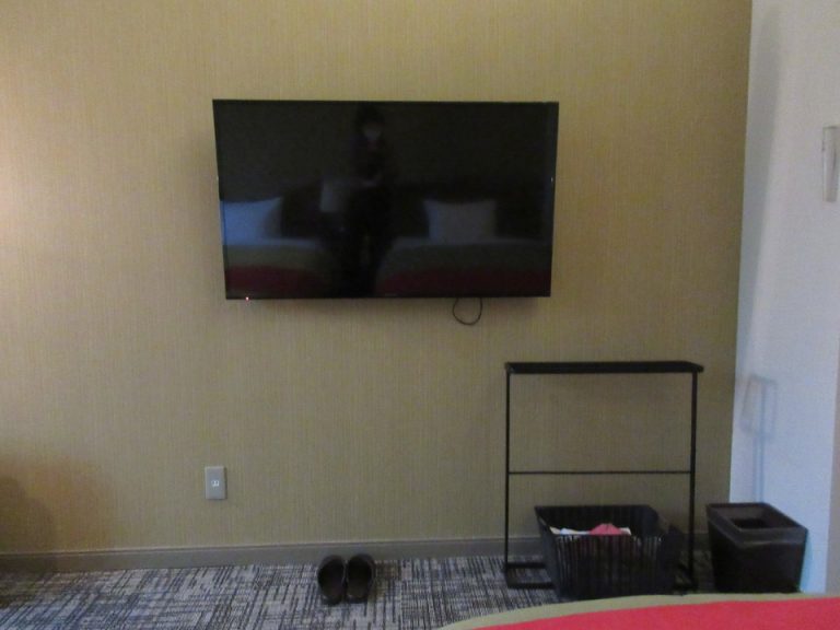 ベッド方向からTV