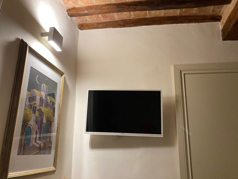 ベッド方向からTV