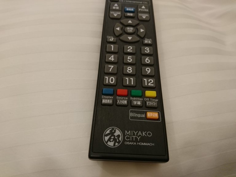 ホテル名入りのTVリモコン