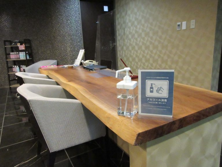 本館_フロントカウンター