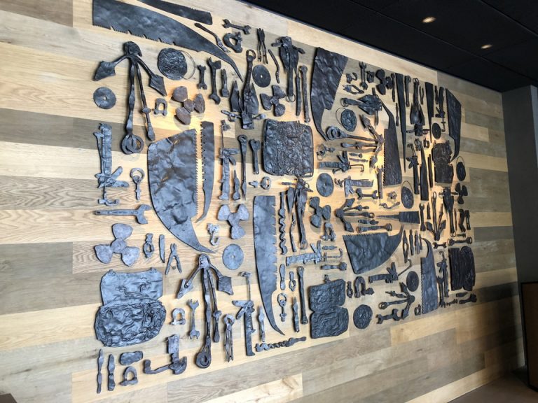 キッズルームへ向かうエントランス 駐車場側エントランス