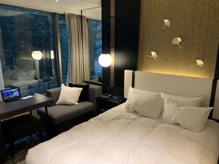 客室(照明付き)