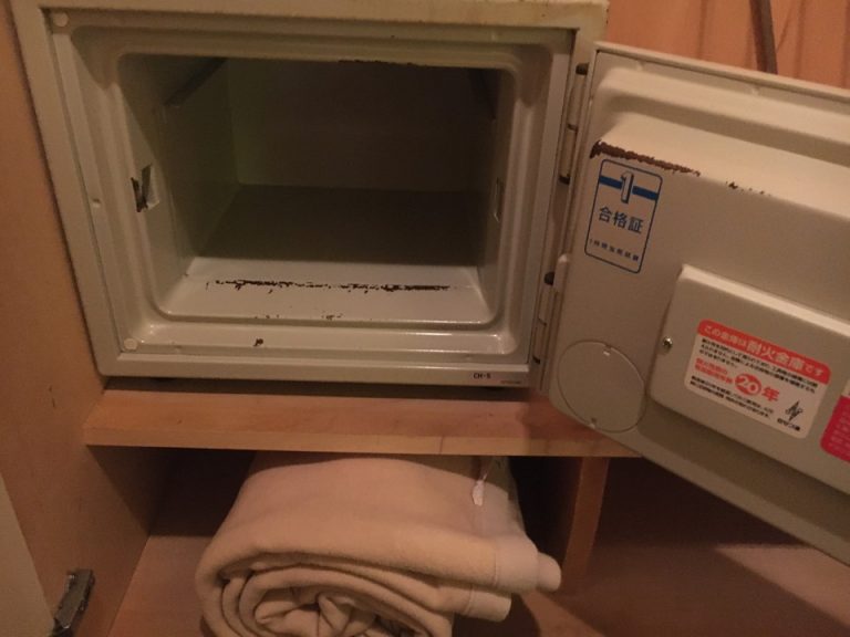 セイフティボックス(開けた状態)