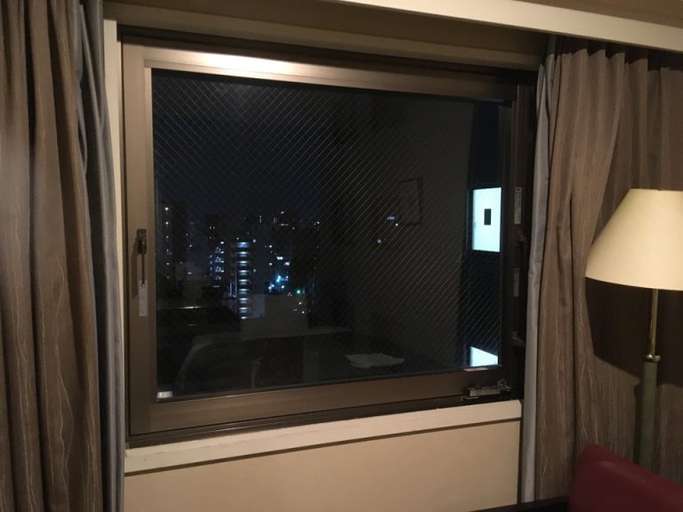 窓1