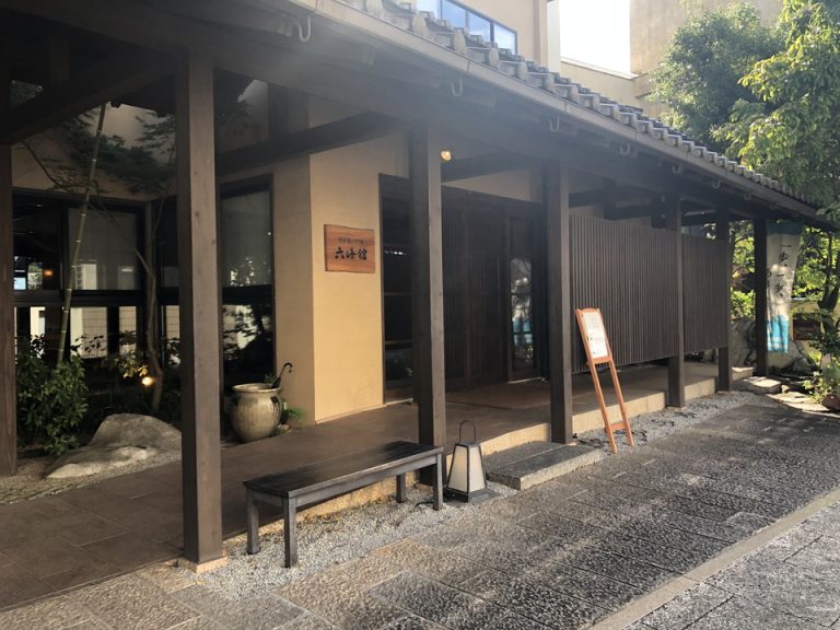 エントランス外観2