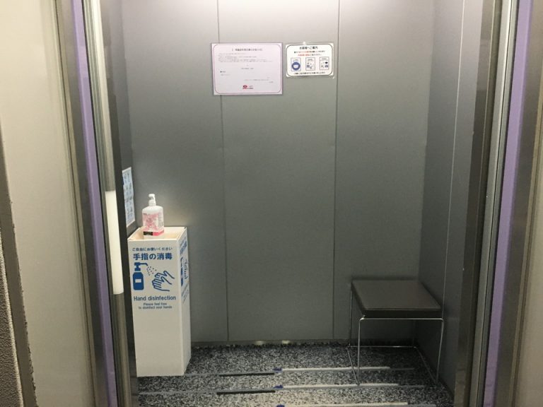 エレベーター内観