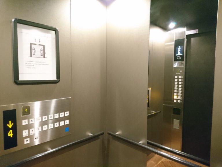 エレベーター内観