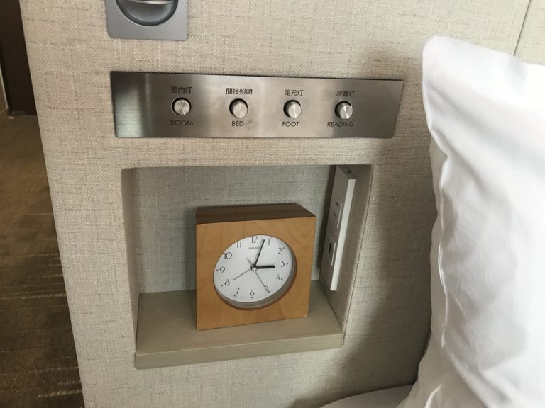 ベッド横