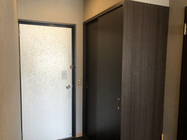 クローゼット外観(閉じた状態)