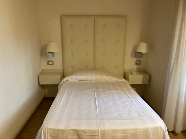 セミダブルベッド