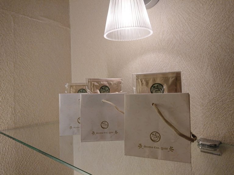 アメニティ_POLAのアロマエッセゴールドのスキンケア