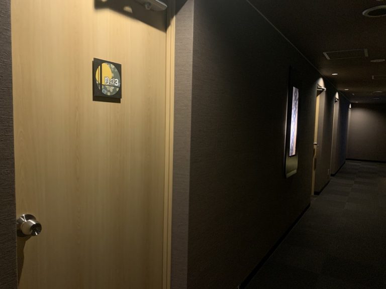 客室入口外観ドア