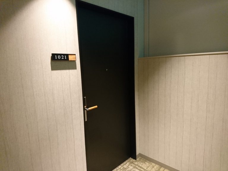 客室入口外観ドア