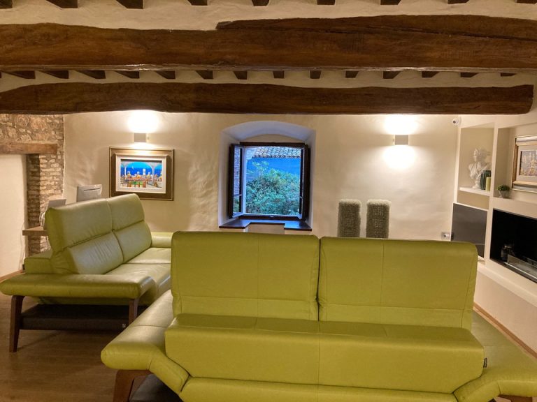 1階(実質2階)のロビー