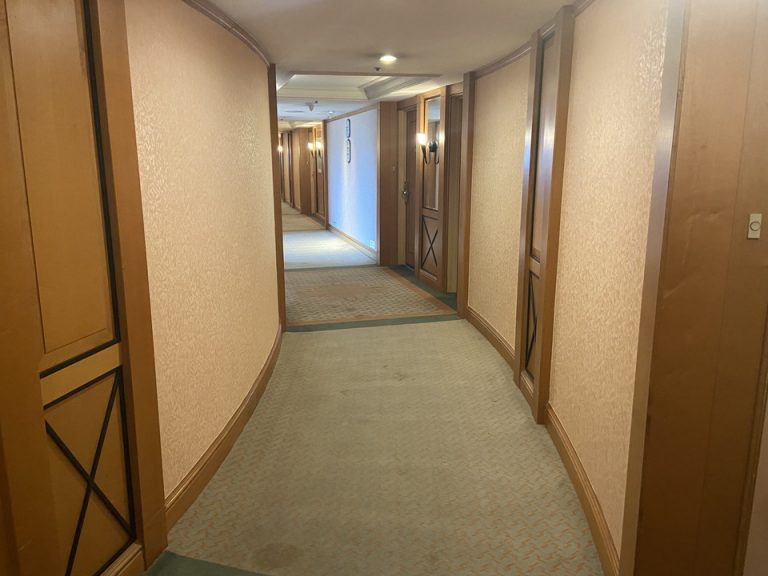 客室階廊下全体①