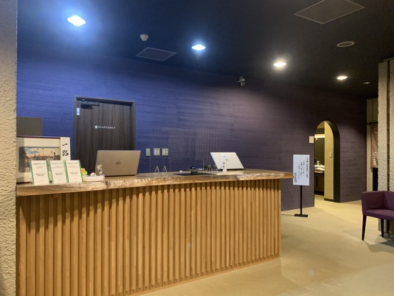 フロントカウンター