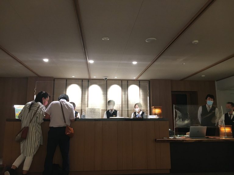 フロントカウンター