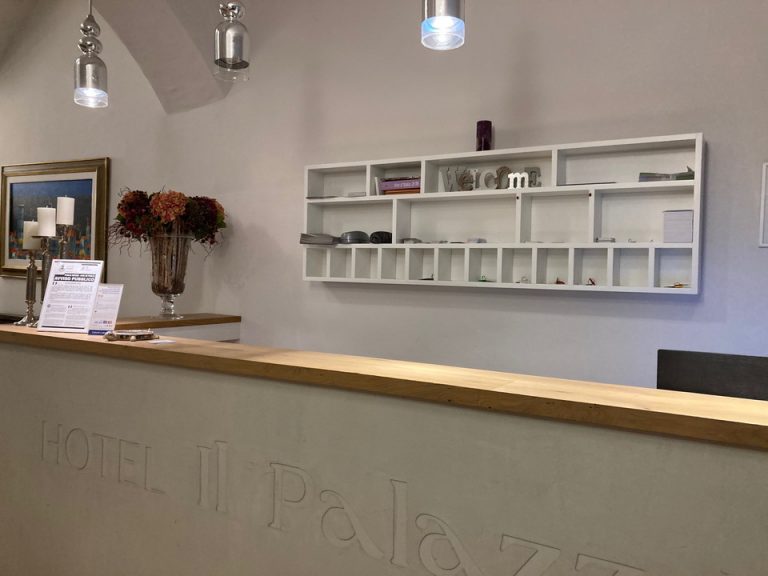 フロントカウンター