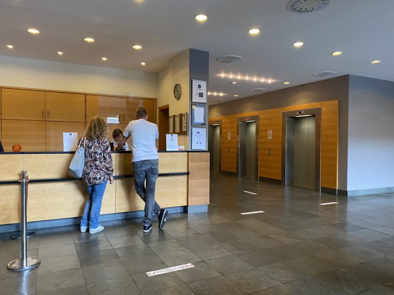 フロントカウンター