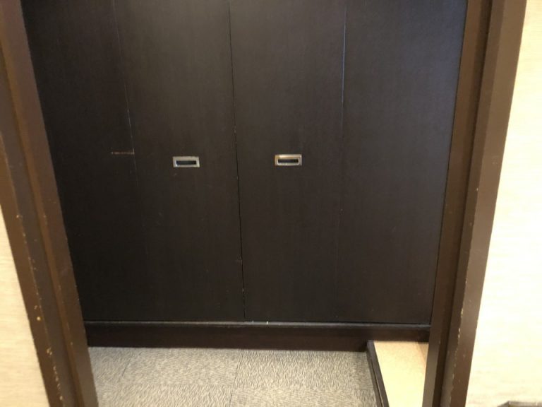 クローゼット外観 閉じた状態1
