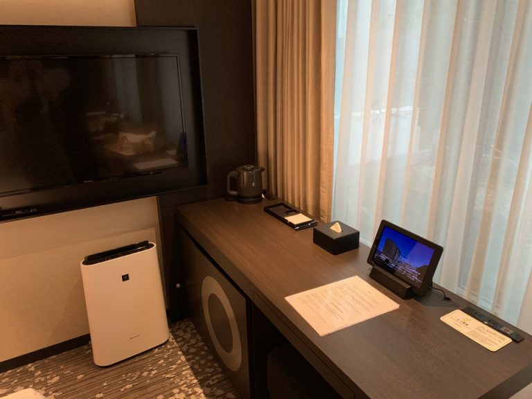 サイドテーブル(2)