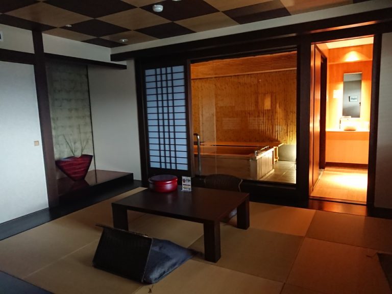 和室から見た浴室