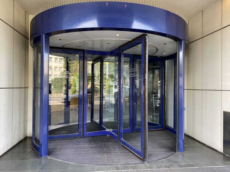 エントランス外観