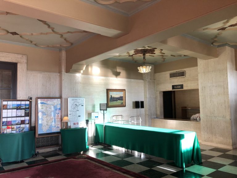 フロント・ロビー(3)