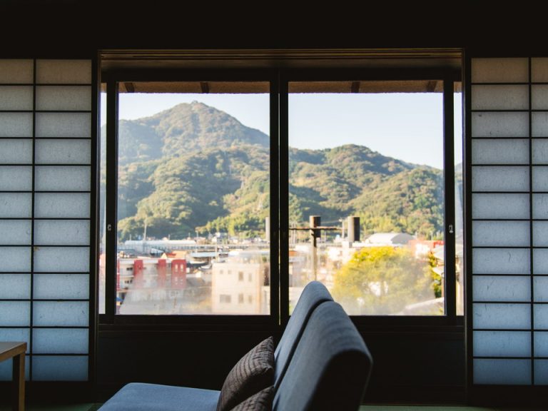 客室窓