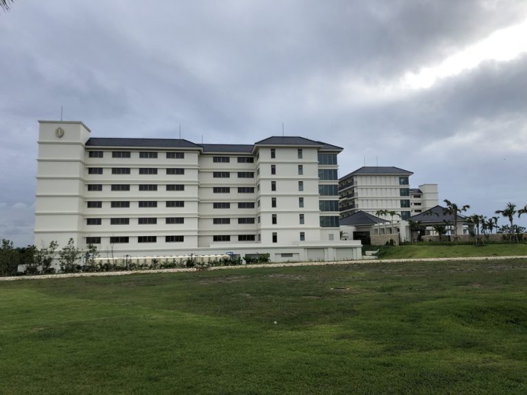 本館から撮った外観