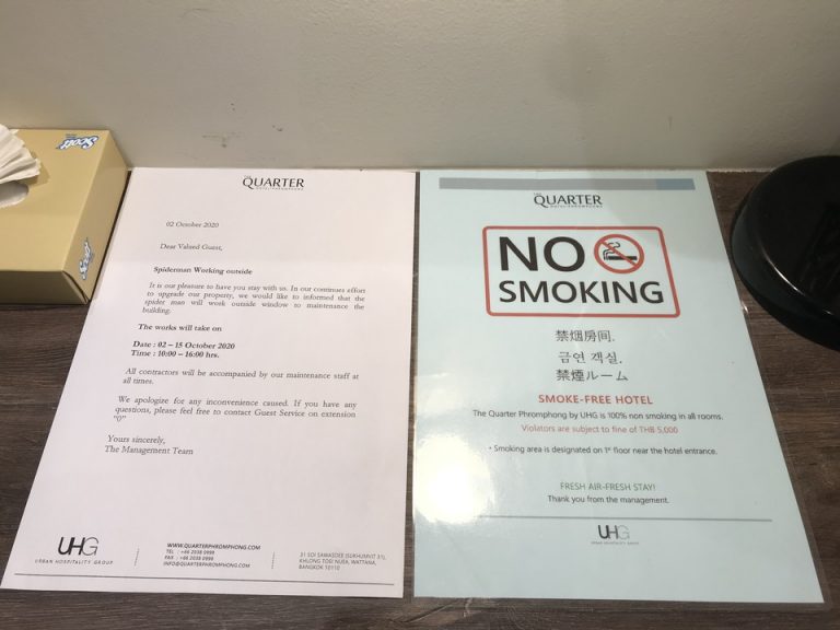 デスクに置かれた注意事項