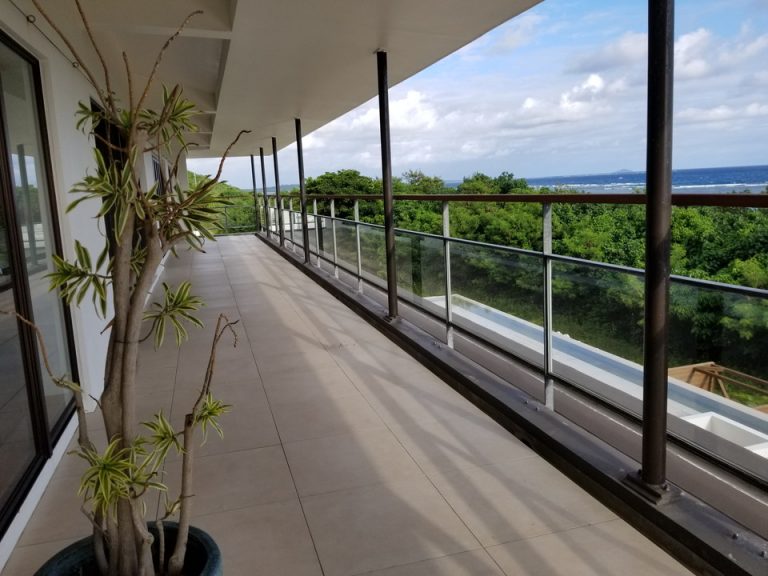 レストランからもテラスに出られます