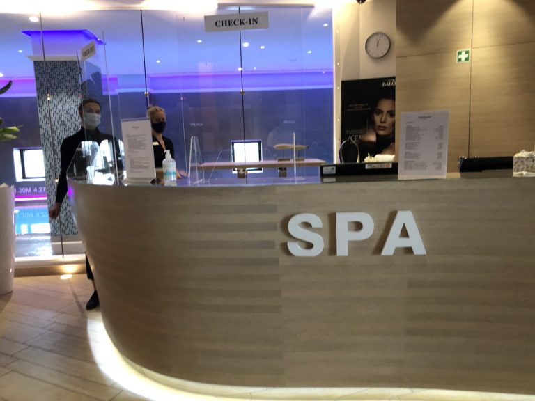 プールスパ受付