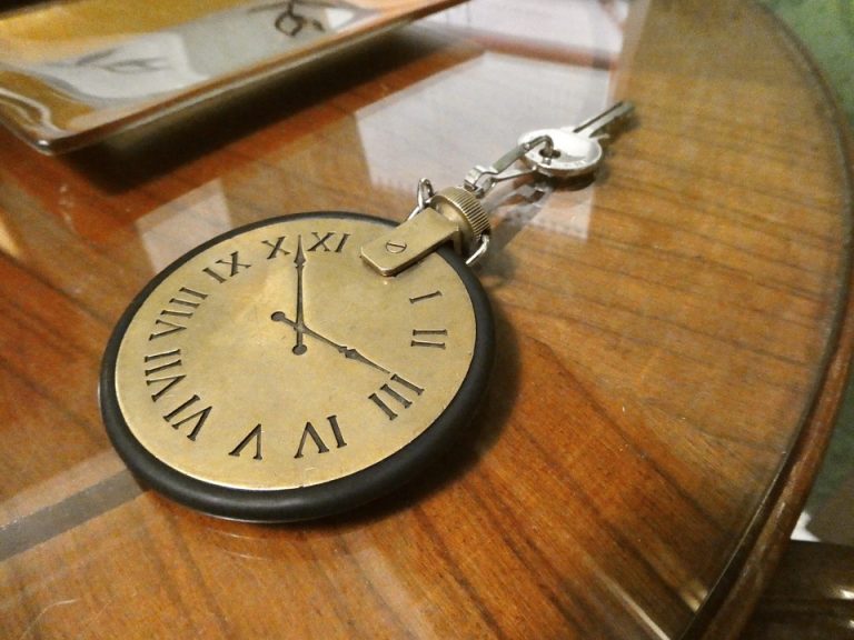 時計のモチーフの鍵2