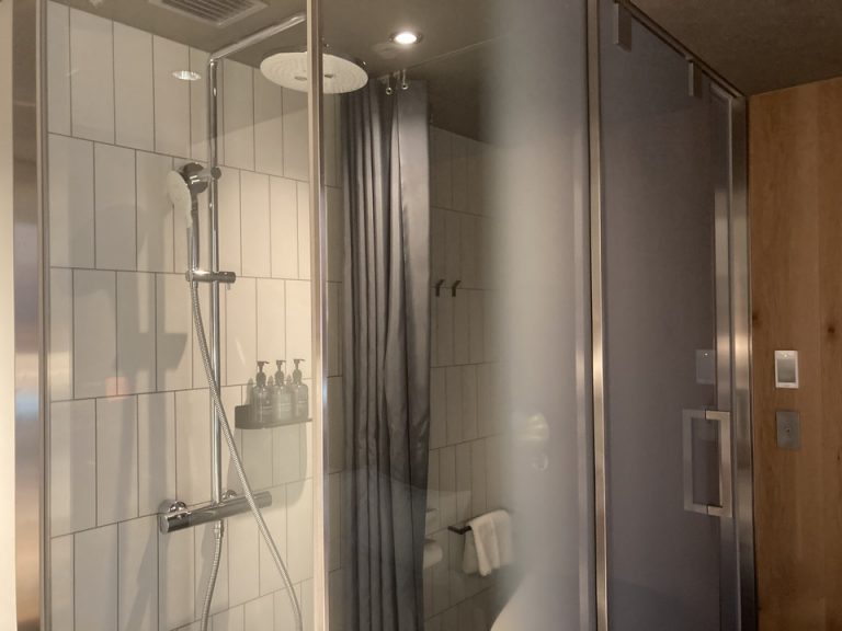 シャワールーム